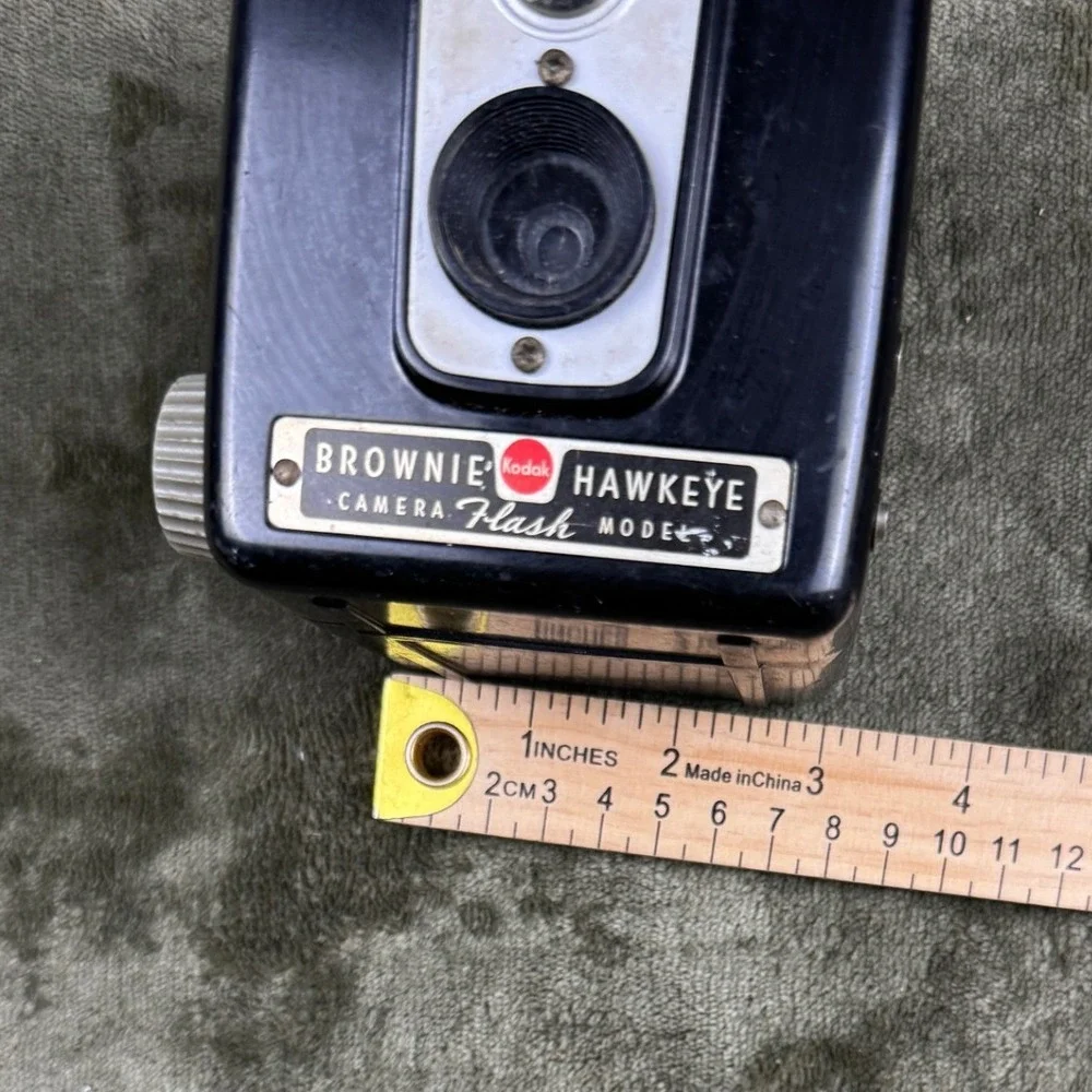 Vintage Kodak Brownie Hawkeye Flash Model Bakelite Box Camera 620 Film 1950s